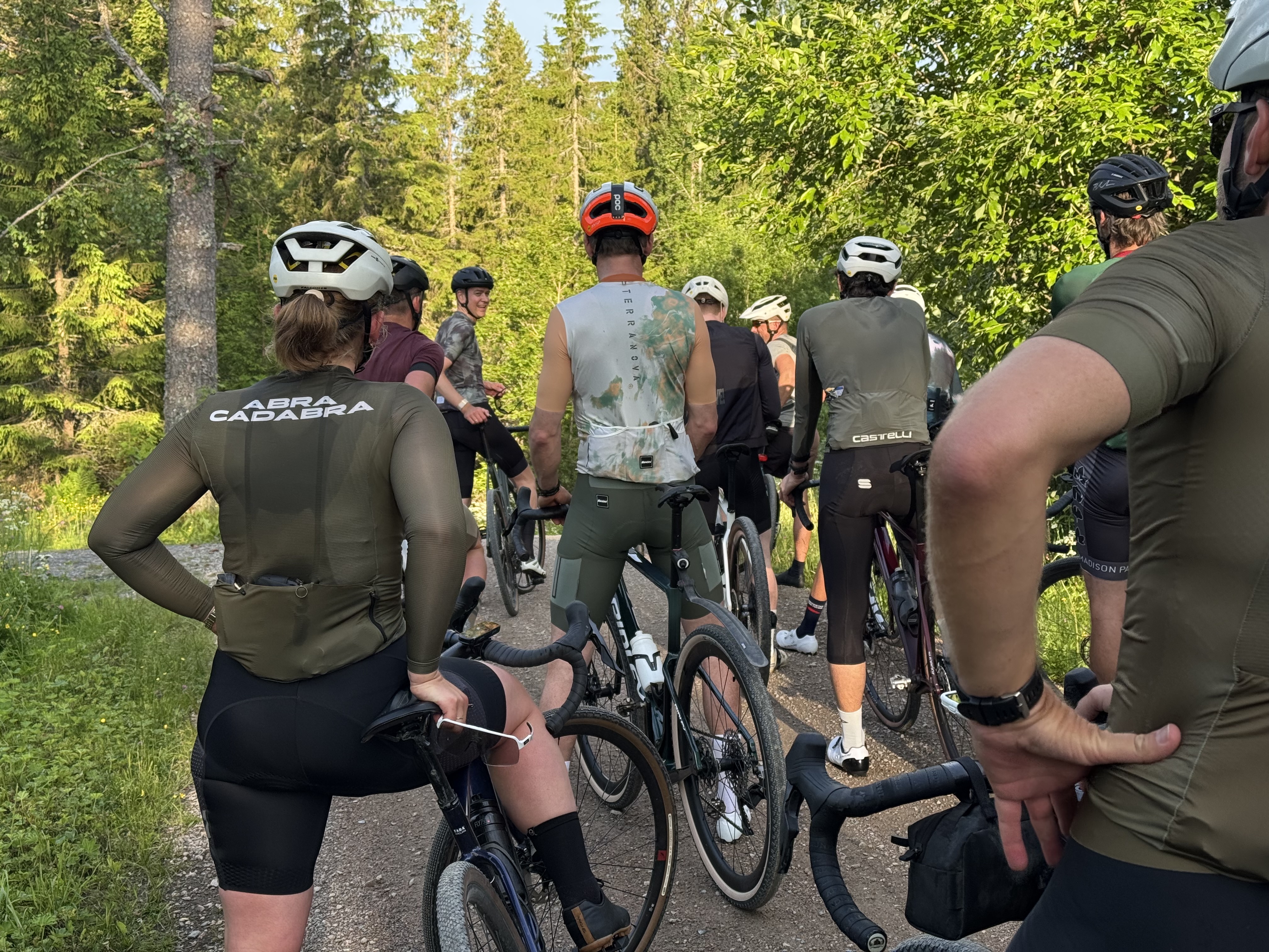 Cyclists on a gravel trail in Nordmarka forest