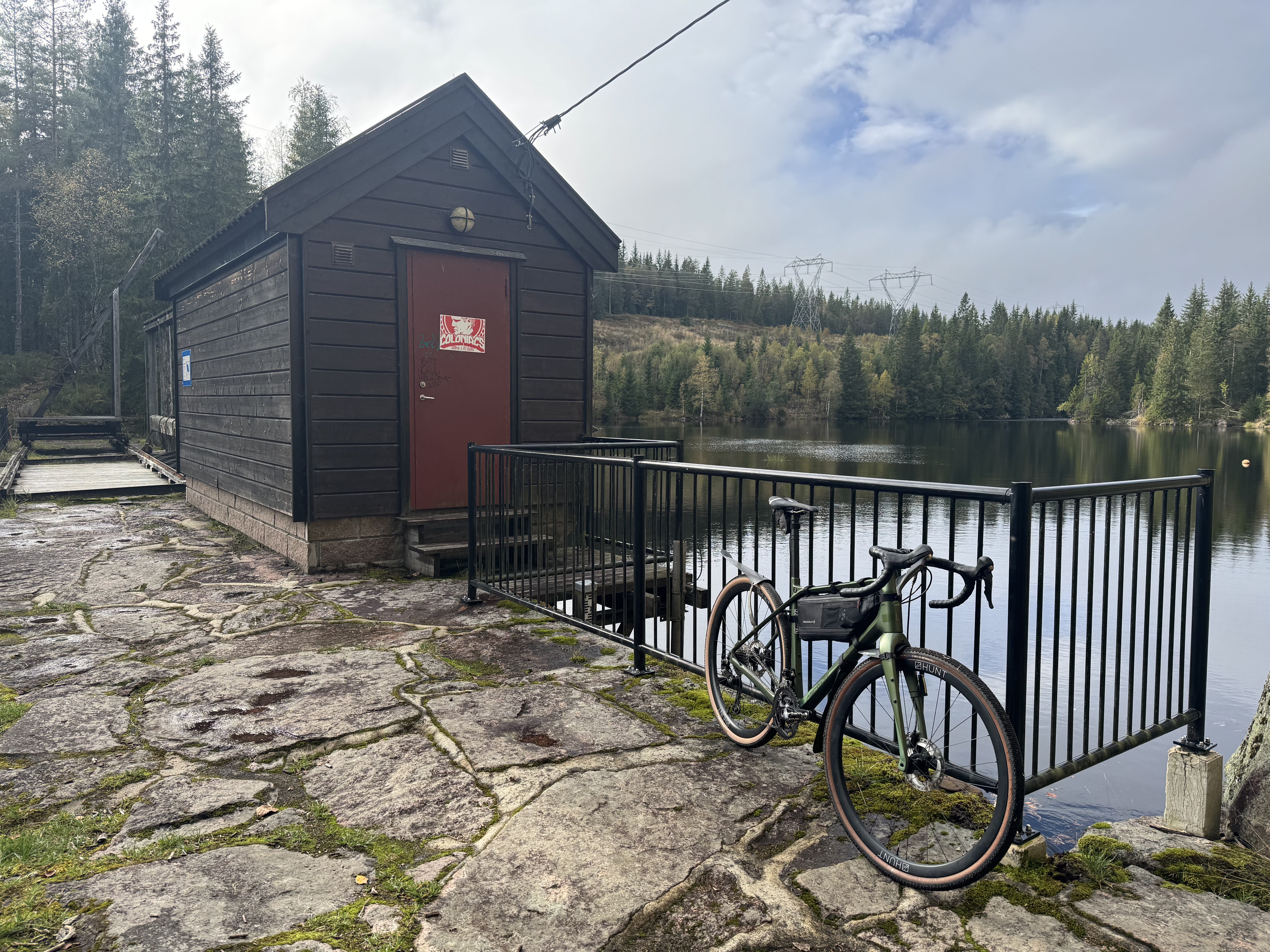Remote lakeside cabin in Nordmarka
