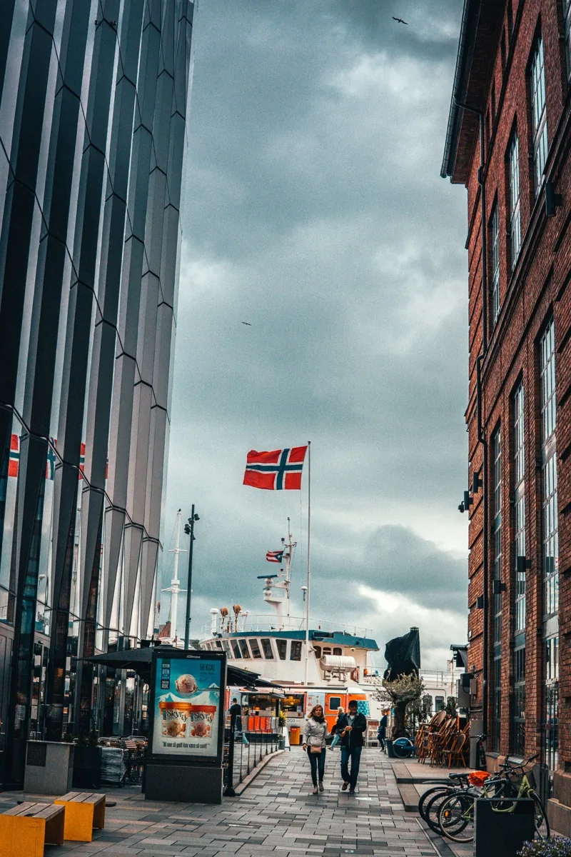 Aker Brygge harbour with Norwegian flag